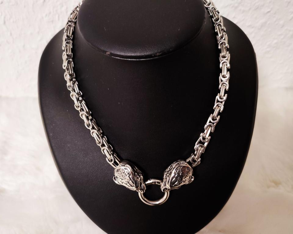 Mächtiger Mittelalterschmuck mit Bärenpfoten-Gravur